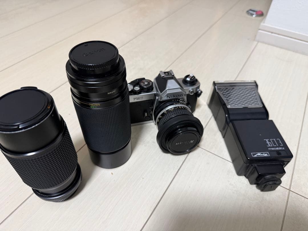 NikonFM2 ＋NIKKOR 50mm ＋ライト＋レンズ2個