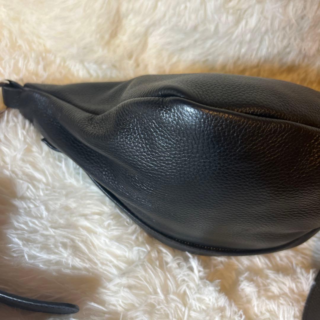 【極美品】nouer ヌエール　レザー　クロスボディバッグ　ブラック