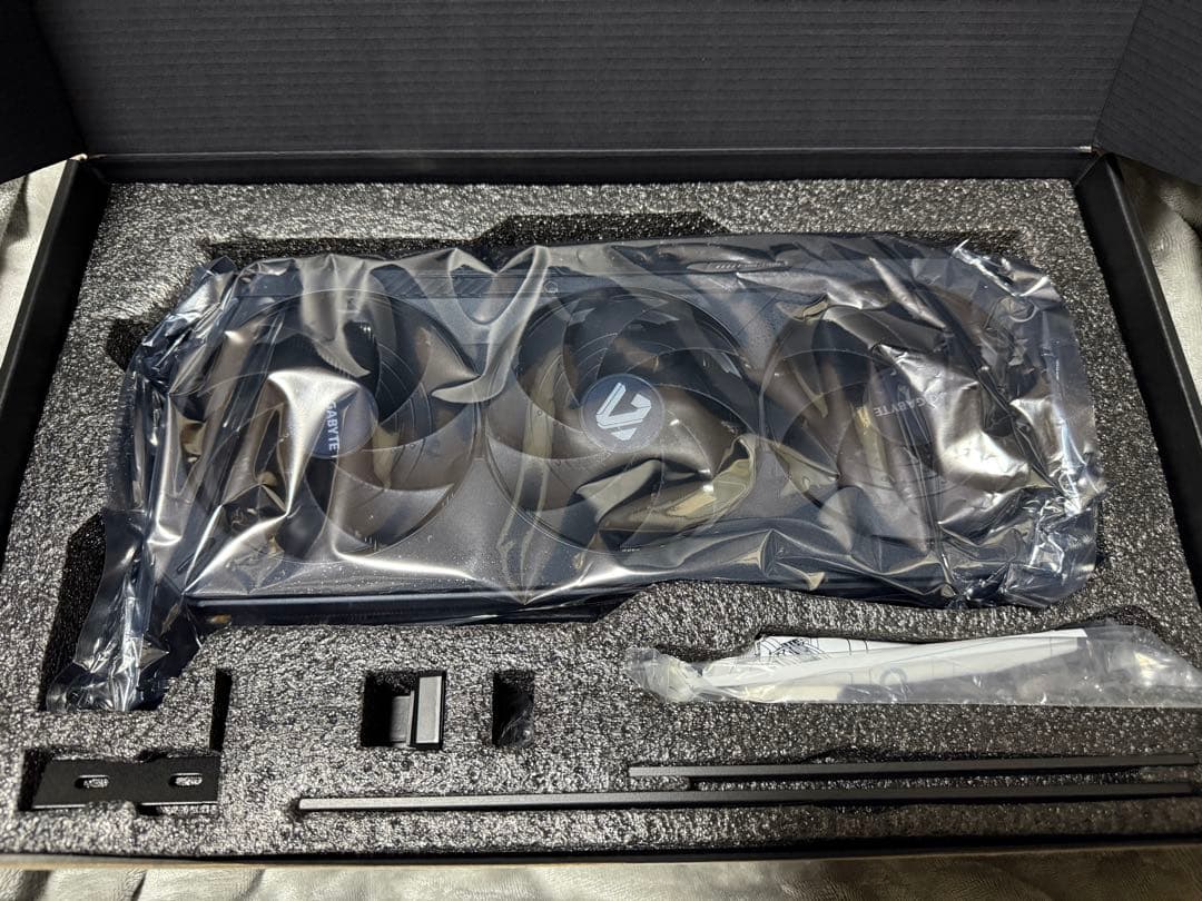 美品 RTX5090 GIGABYTE GAMING OC 32GB