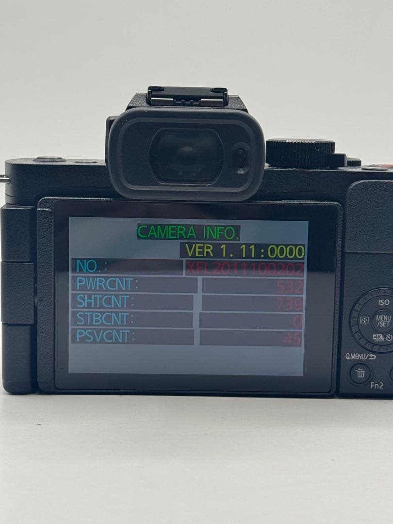 ★ショット数739回未使用級★LUMIX DC-G100 ボディ　グリップ付き