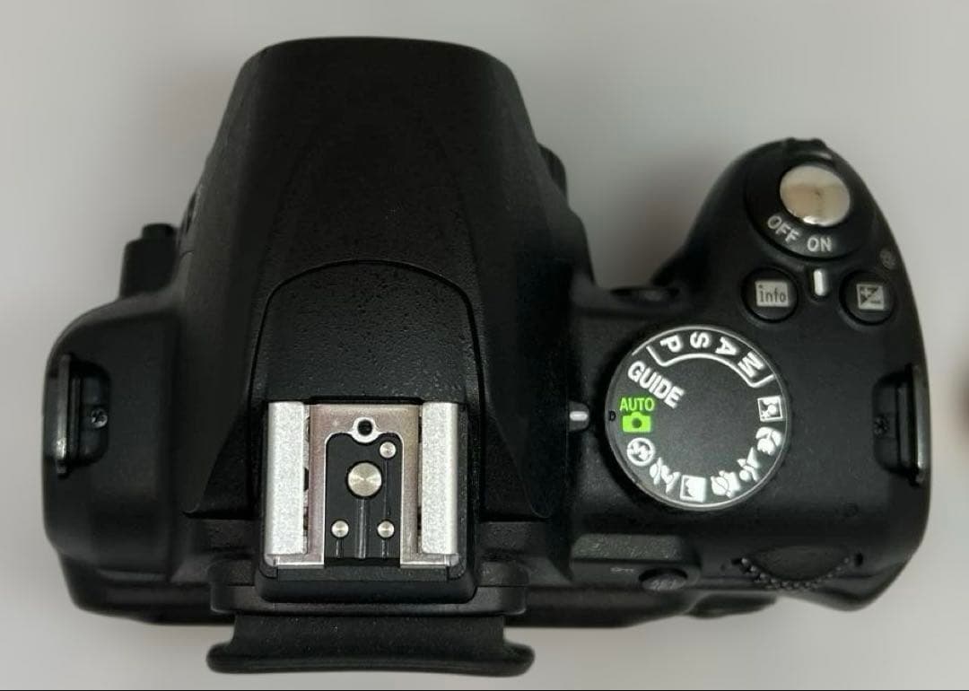 【美品】Nikon ニコン　D3000 デジタルカメラ ショット数　1857回