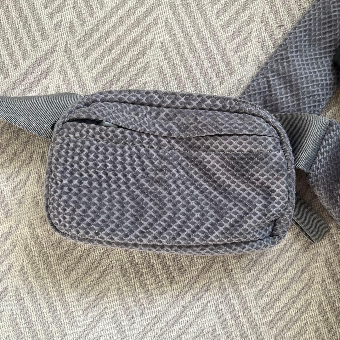 nuna 抱っこ紐　グレー　メッシュ　軽量