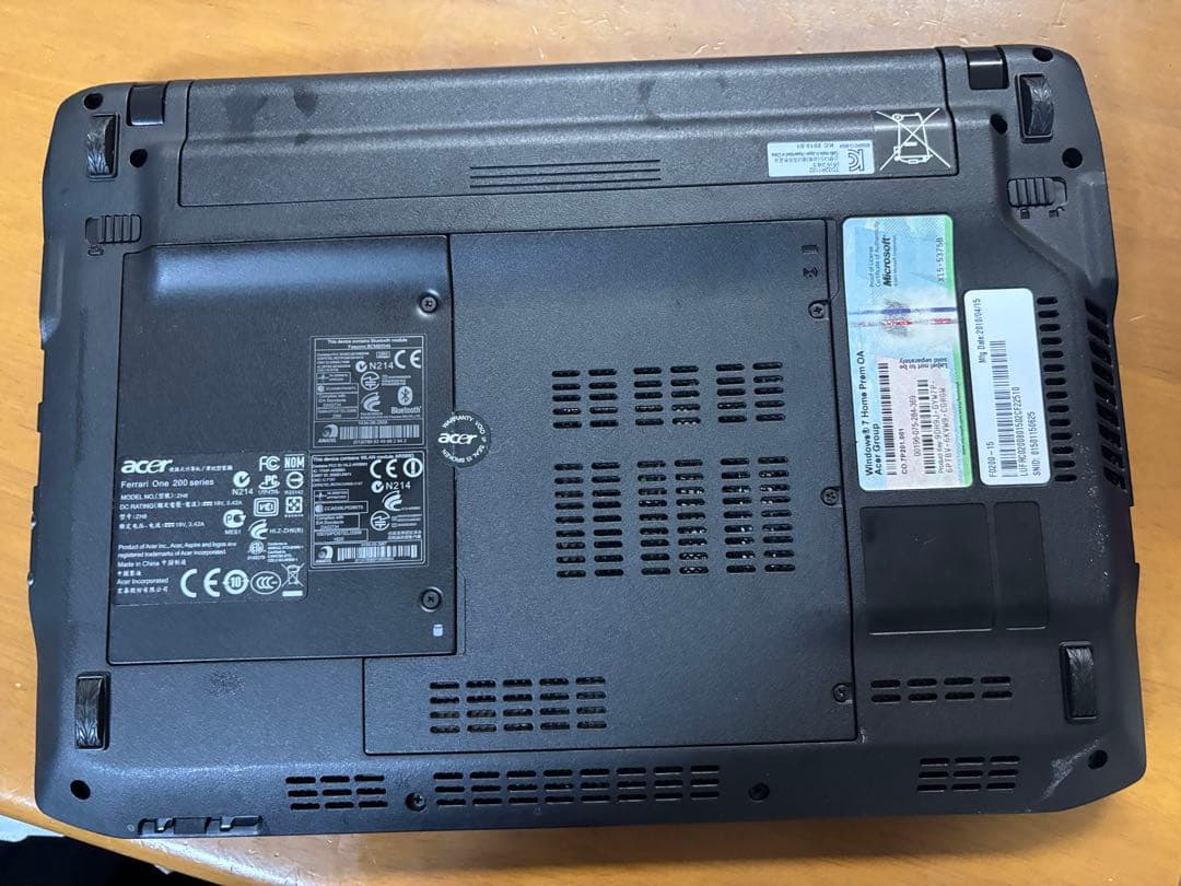 エイサー、2010年度モデル“フェラーリ公認”ノートPC