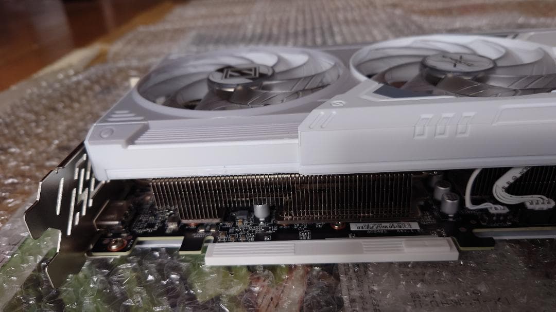 グラフィックボード・グラボ・ビデオカード Radeon RX9060XT SteelLegend 16GB OC