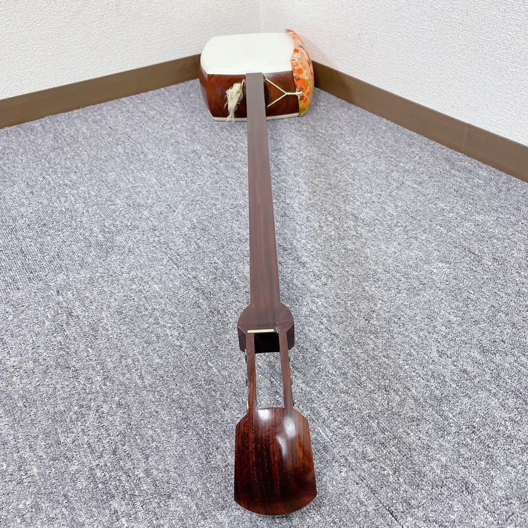 三味線 子持ち綾杉彫り 金細 中棹 K9 一本溝 高級 紅木 和楽器