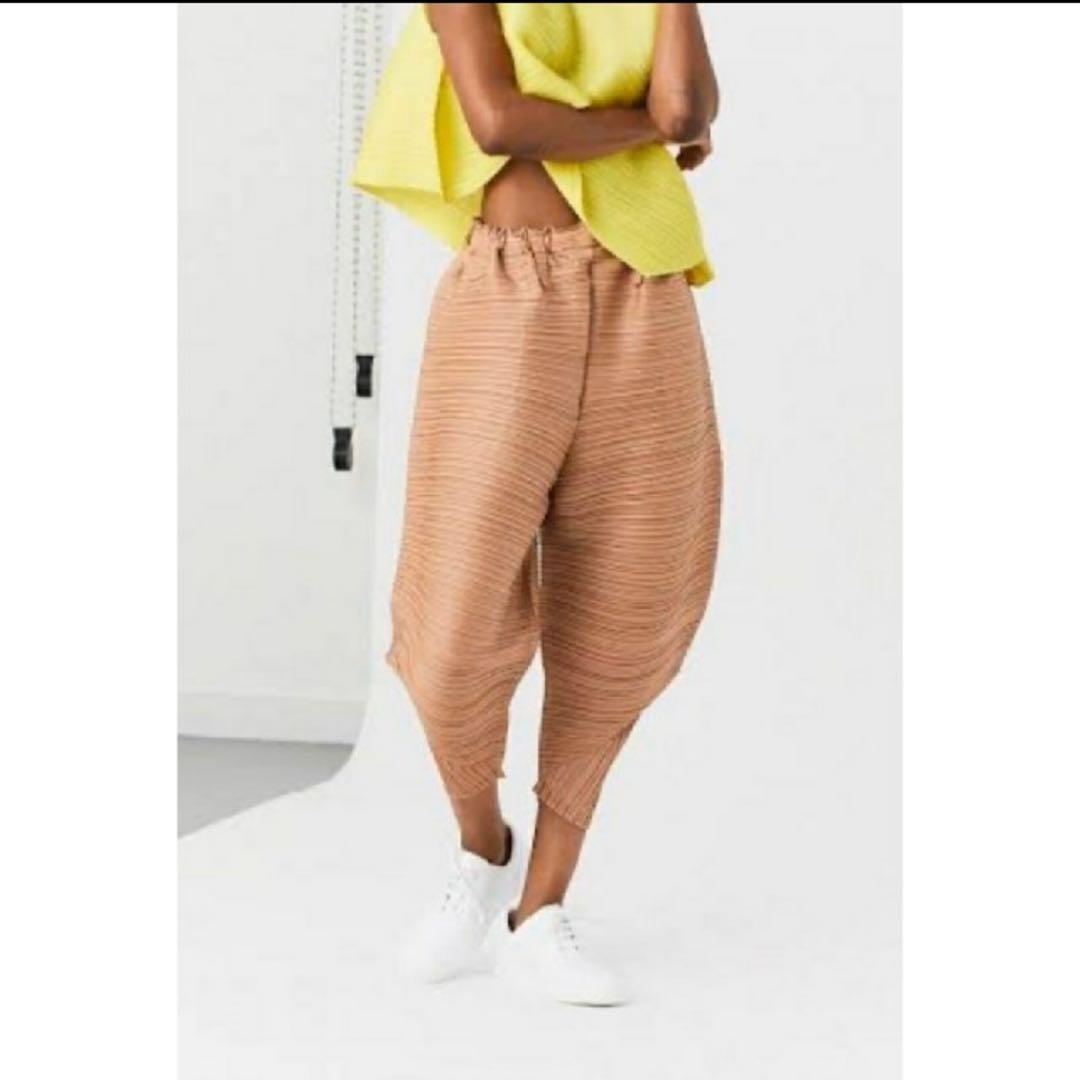 Kamitani様プリーツプリーズ サルエルパンツ ベージュ系　イッセイミヤケ