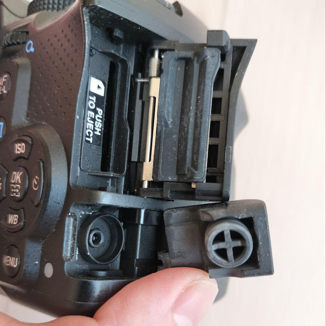 と*ろ様 PENTAX K-30 デジタル一眼レフカメラ 本体のみ(バッテリー付