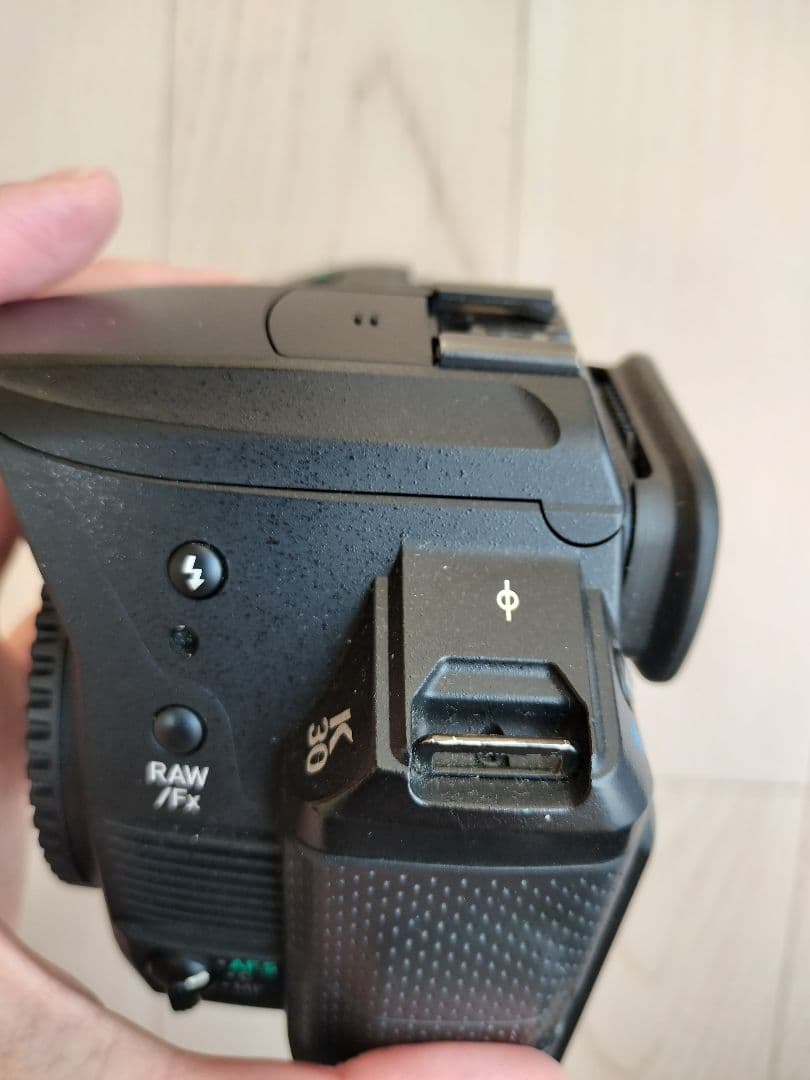 と*ろ様 PENTAX K-30 デジタル一眼レフカメラ 本体のみ(バッテリー付