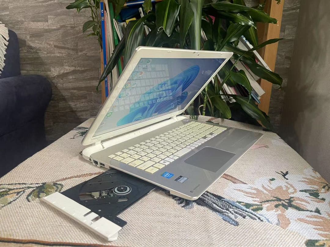 東芝 dynabook 15.6型 ノートPC Windows11