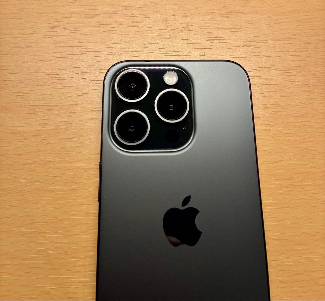 美品 Apple iPhone 15 Pro 128GB ブラックチタニウム