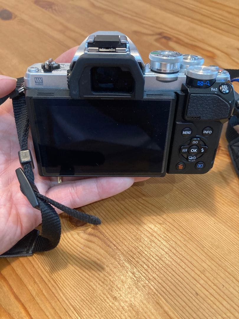 デジタルカメラ OLYMPUS OM-D E-M10 Mark II + 14-150mm