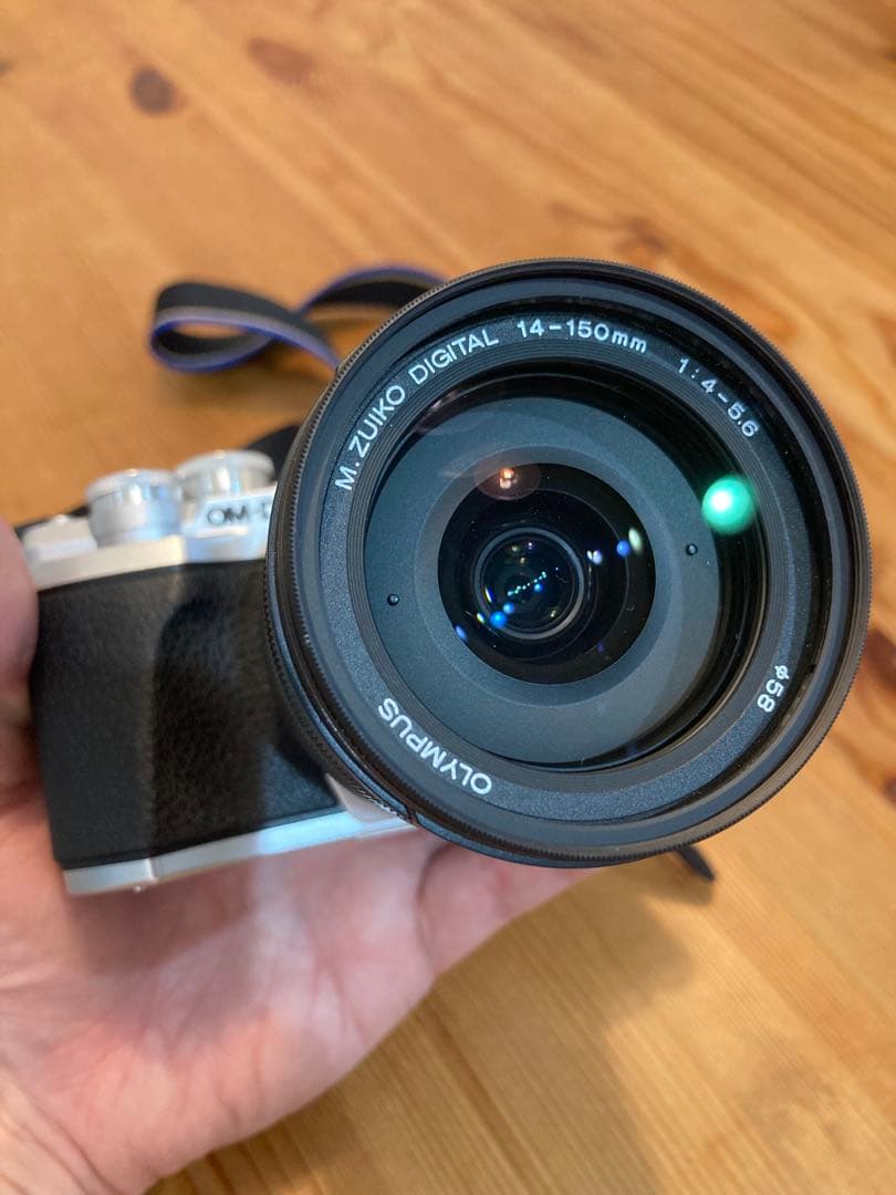 デジタルカメラ OLYMPUS OM-D E-M10 Mark II + 14-150mm