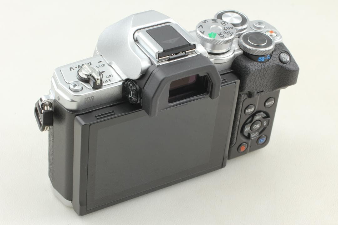Olympus OM-D E-M10 Mark IV カメラ 本体のみ