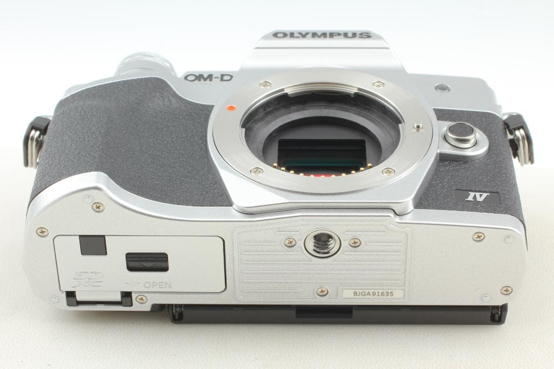 Olympus OM-D E-M10 Mark IV カメラ 本体のみ