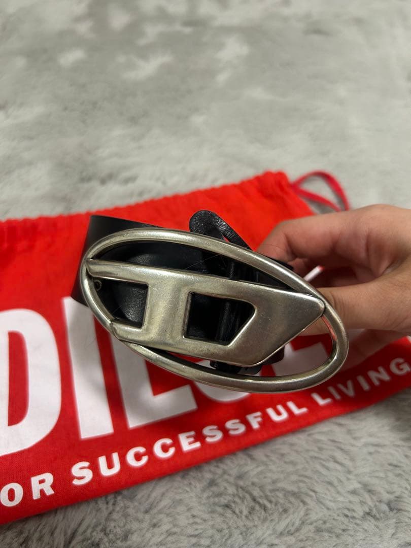 DIESEL 黒いベルト 金属バックル付き　レディース