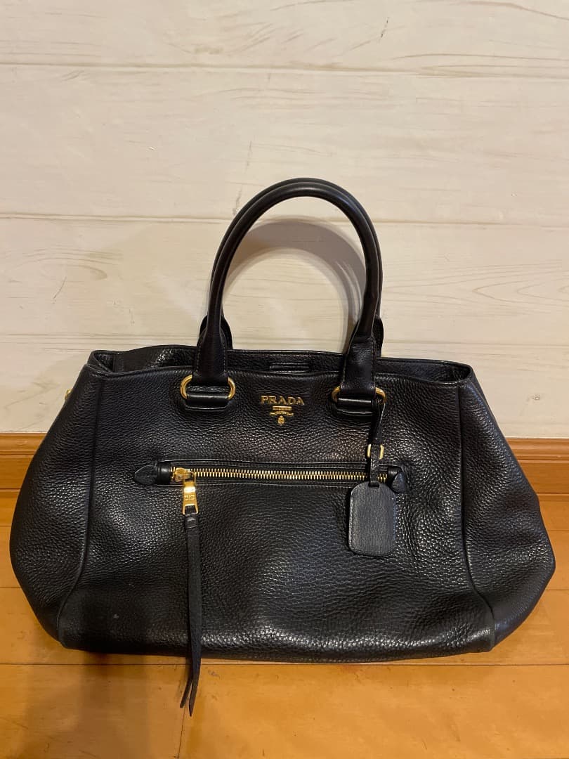 プラダ レザーバック
