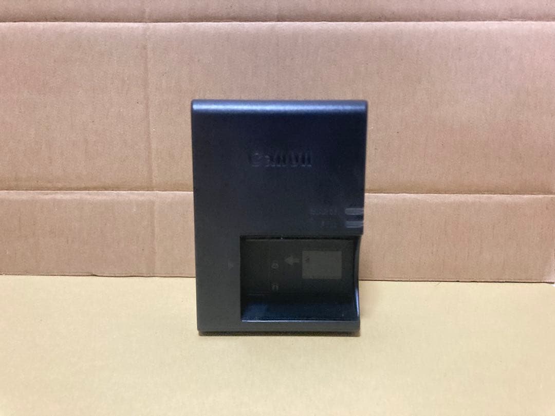 Canon EOS Kiss X8i ダブルズームキット【ショット数1886回】