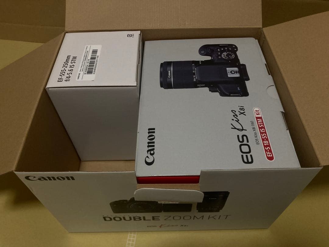 Canon EOS Kiss X8i ダブルズームキット【ショット数1886回】