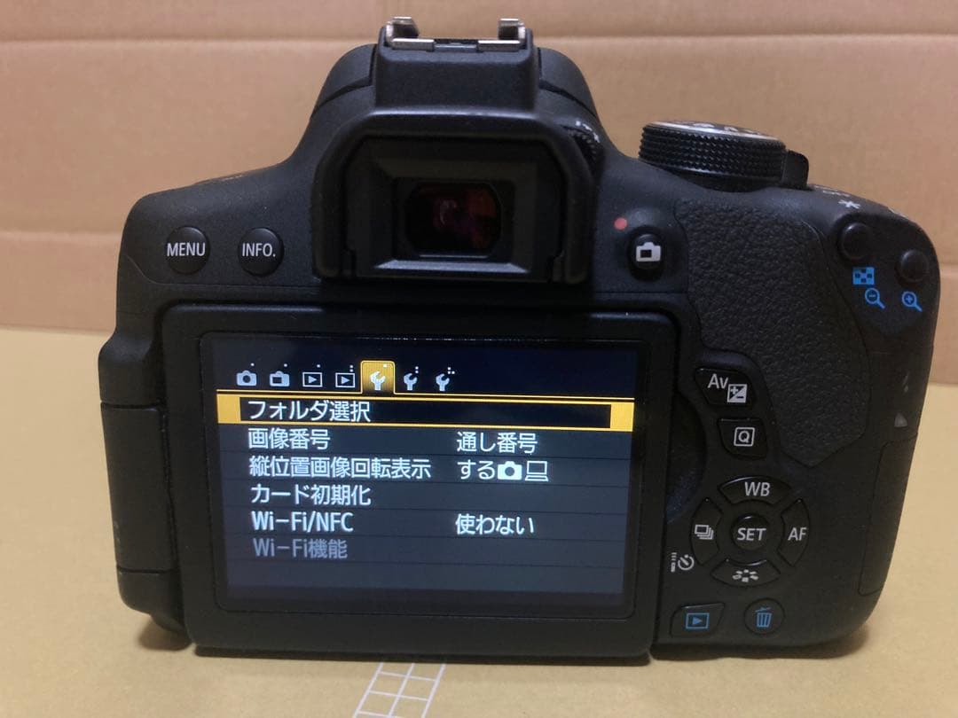 Canon EOS Kiss X8i ダブルズームキット【ショット数1886回】
