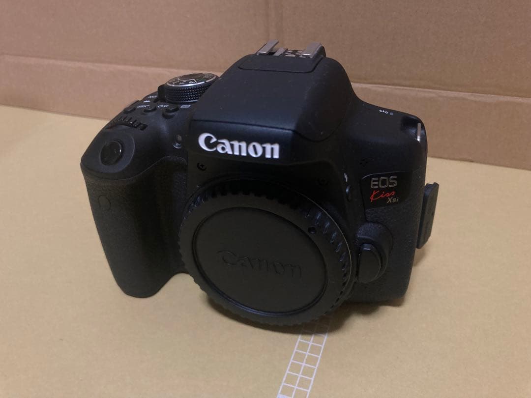 Canon EOS Kiss X8i ダブルズームキット【ショット数1886回】