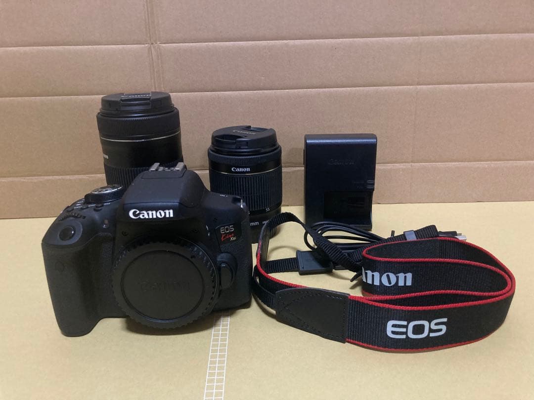 Canon EOS Kiss X8i ダブルズームキット【ショット数1886回】