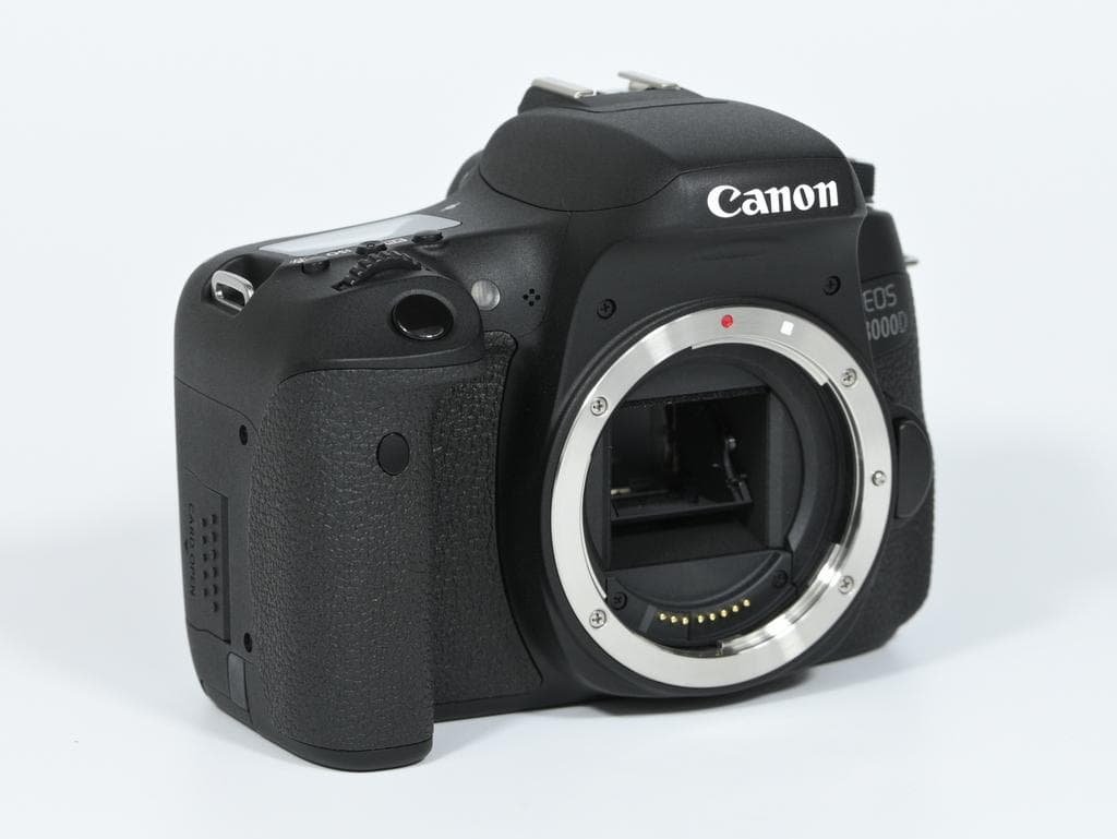 【ほぼ新品】 Canon EOS 8000D ダブルズームキット《SC数279》