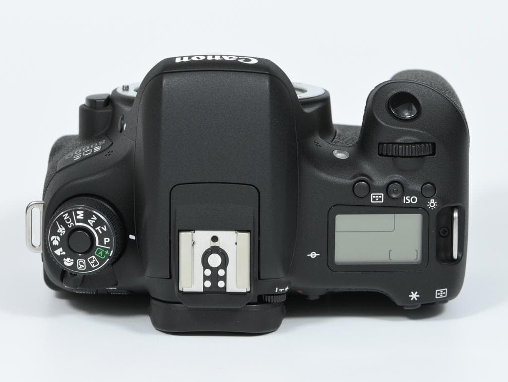 【ほぼ新品】 Canon EOS 8000D ダブルズームキット《SC数279》