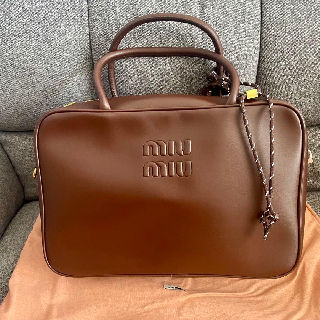 miu miu ブラウン レザービジネスバッグ