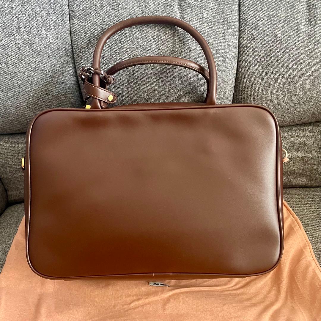 miu miu ブラウン レザービジネスバッグ