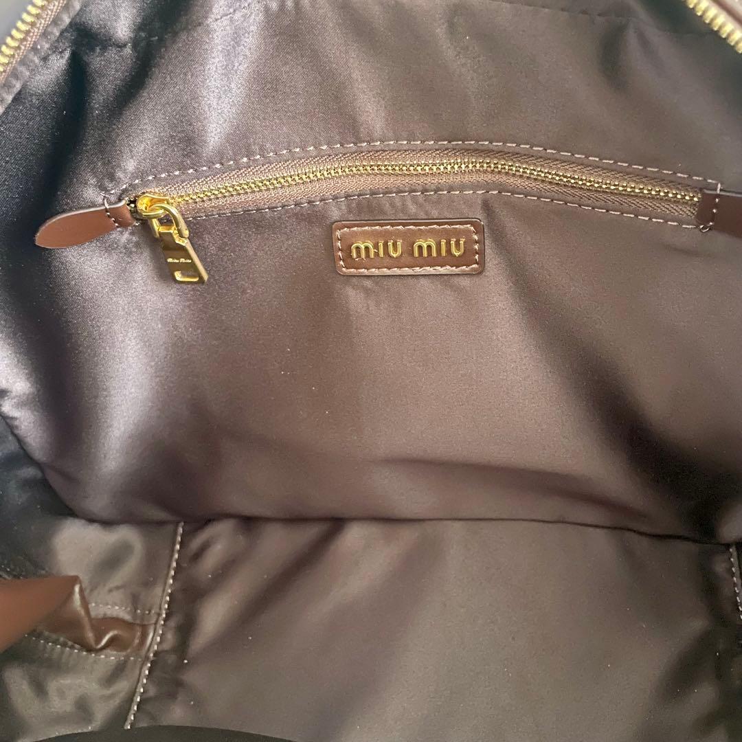 miu miu ブラウン レザービジネスバッグ