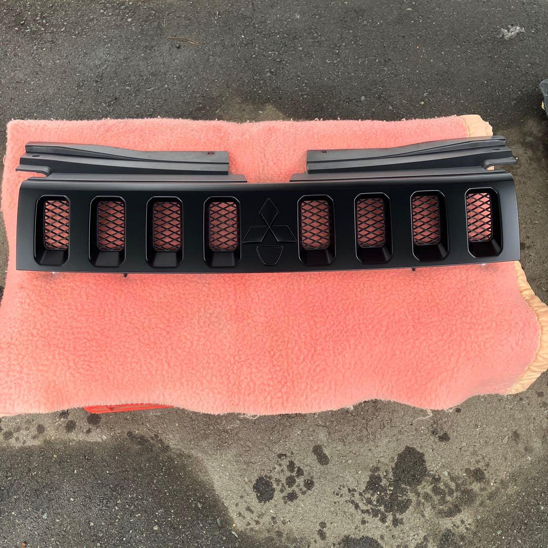 【たまちゃん】三菱デリカd5 前期　フロントグリル　マットブラック