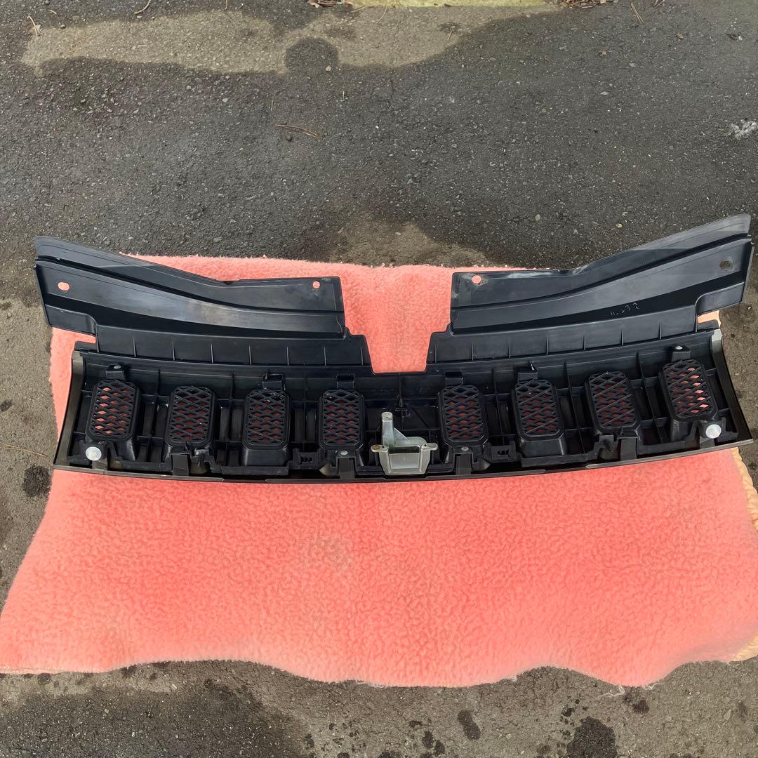 【たまちゃん】三菱デリカd5 前期　フロントグリル　マットブラック