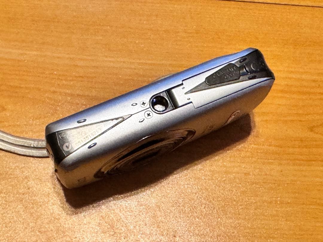 Canon IXY DIGITAL 930ISシルバー　12.1メガピクセル