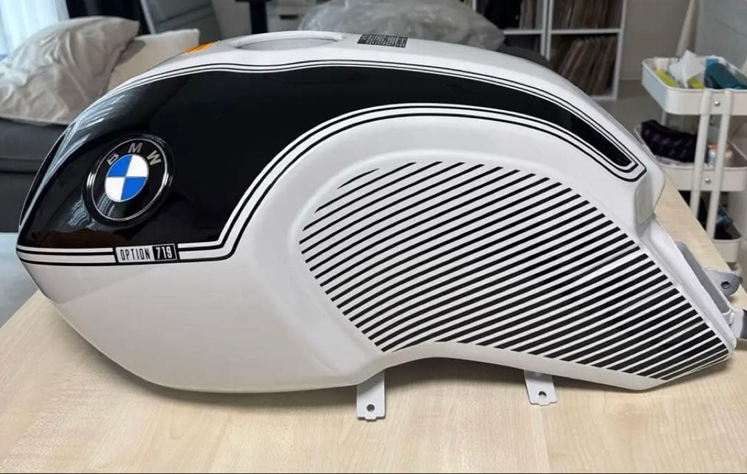 R nine T スクランブラー Option719 白/黒タンク