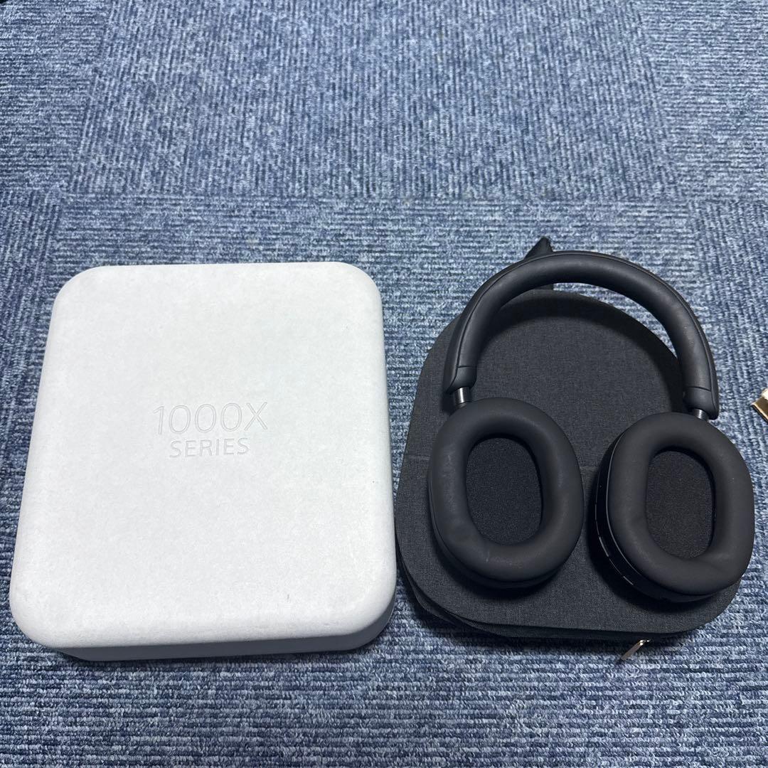 ブラック ワイヤレスヘッドホン ケース付き