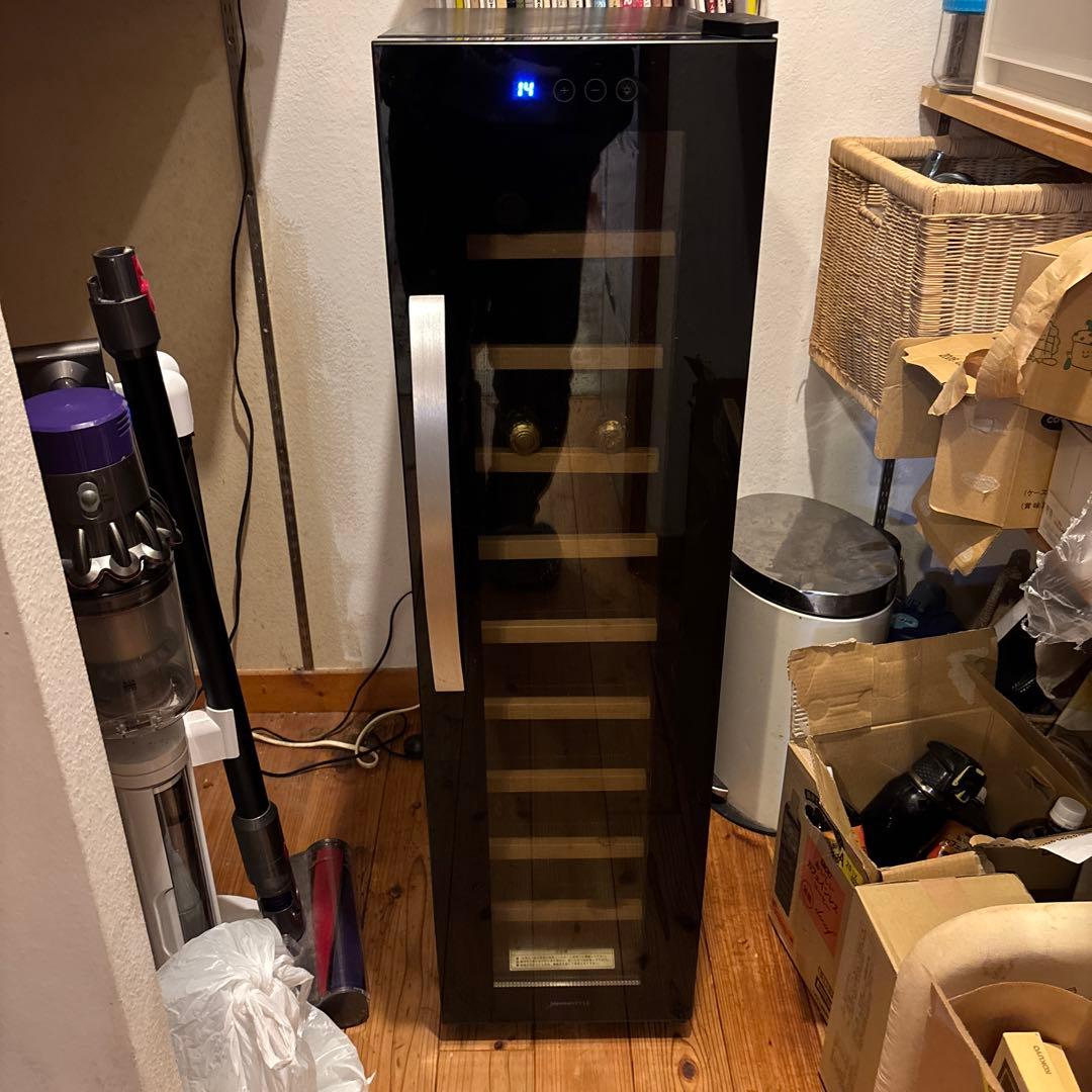 （中古美品）デバイスタイル 右開きワインセラー(18本収納) CF-P18W