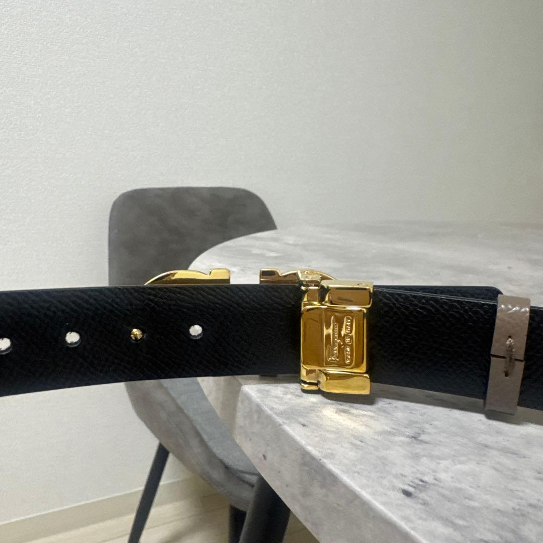 FERRAGAMO リバーシブルベルト Caraway Seed/Black