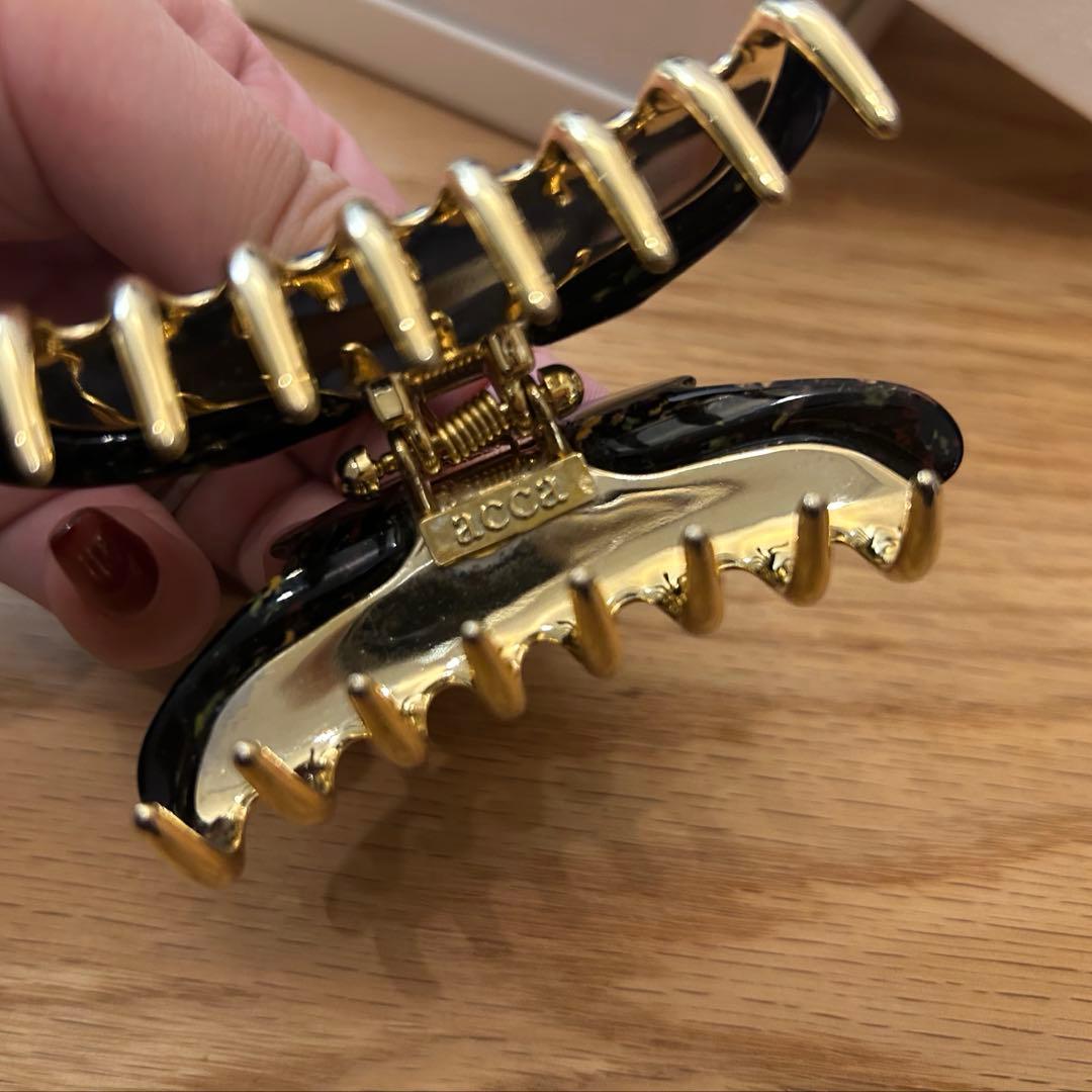 ACCA アッカ　マーブルが珍しいバービークリップMサイズ　ブラック