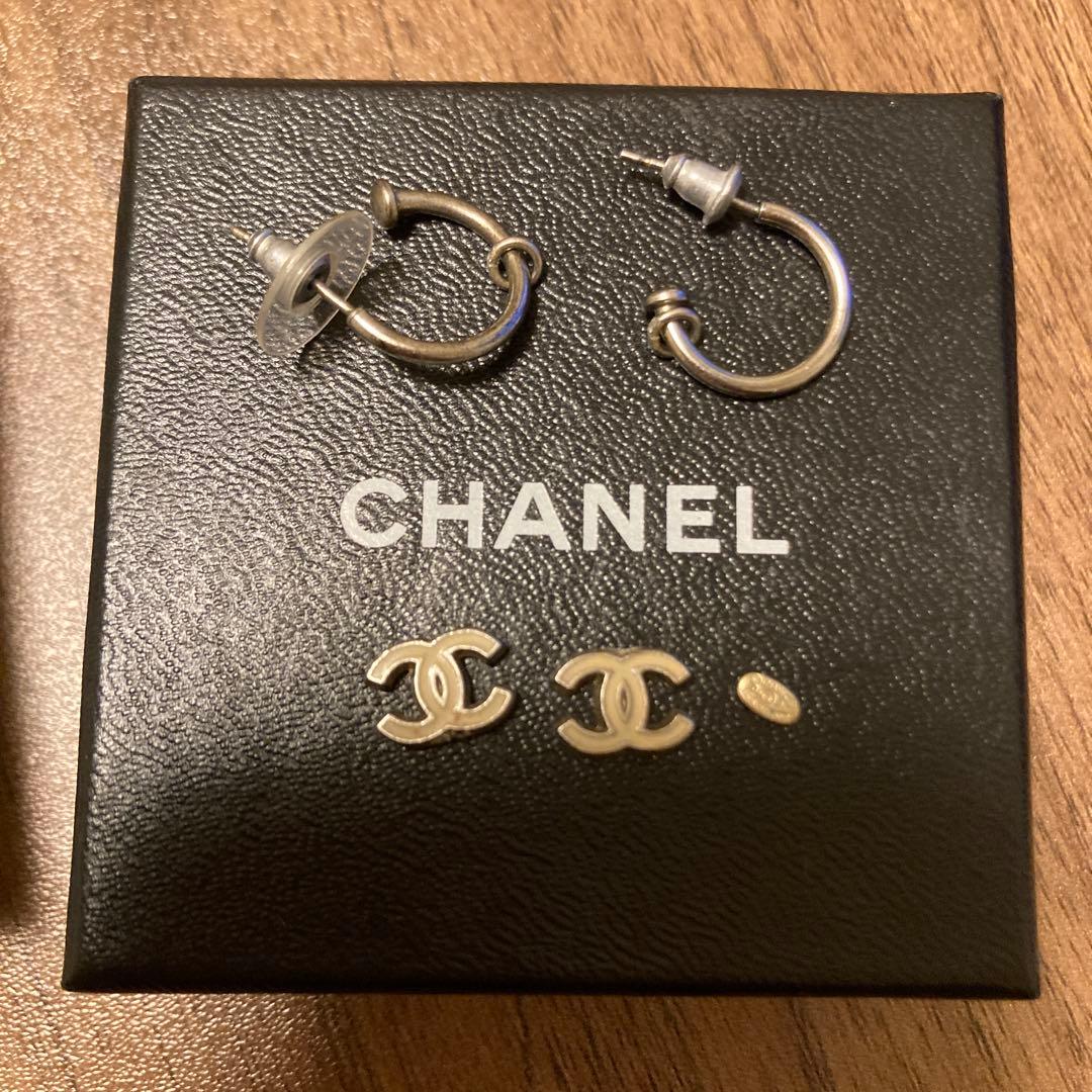 CHANEL ロゴチャーム 2点