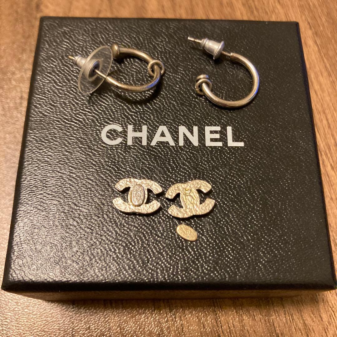 CHANEL ロゴチャーム 2点