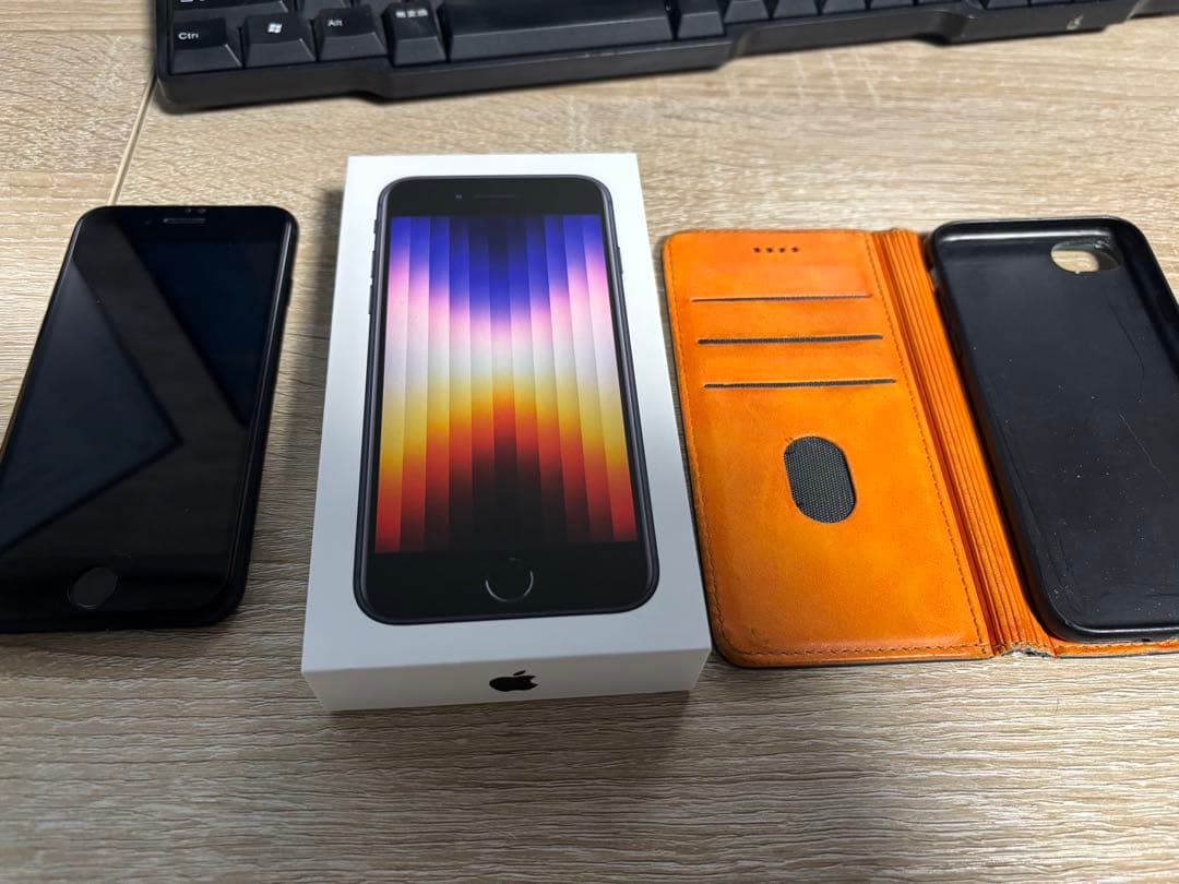 iPhoneSE(第三世代) SIMフリー バッテリー最大容量80%ケースおまけ