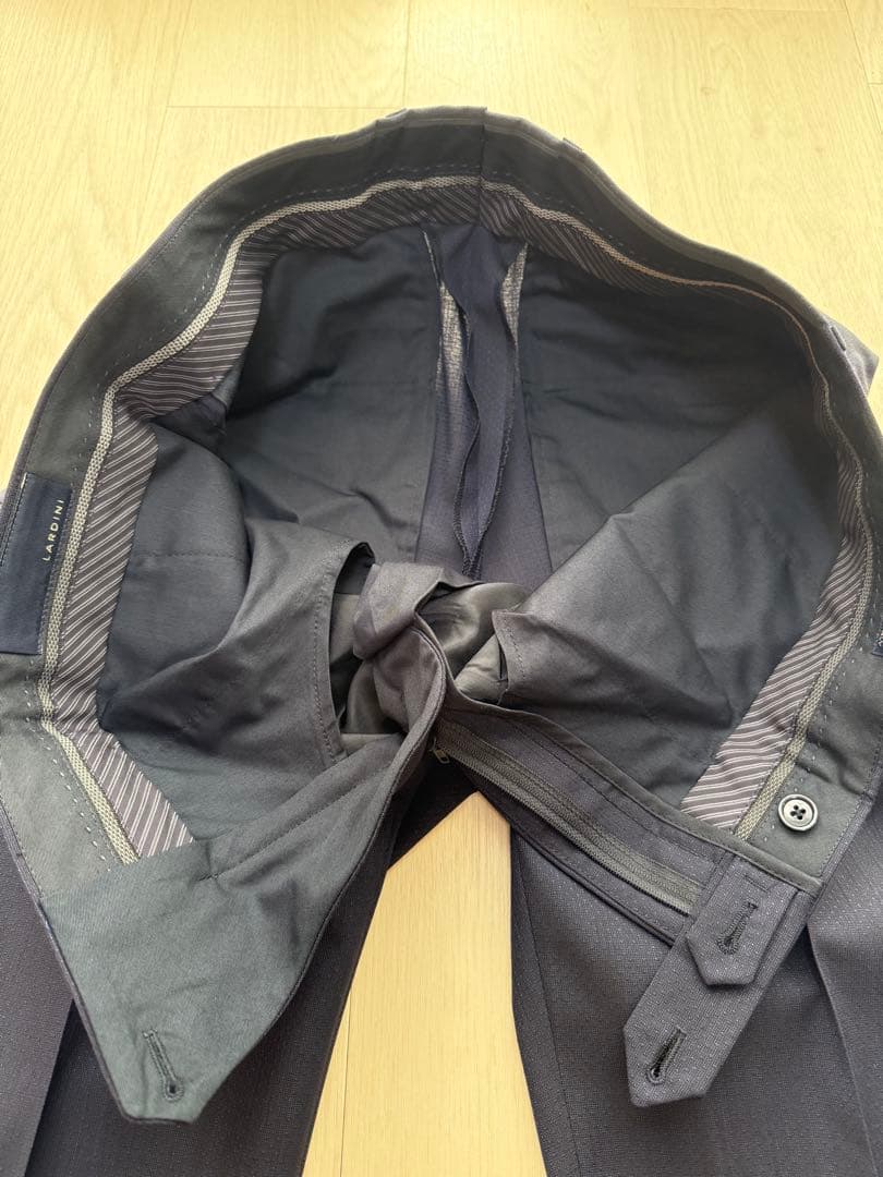 ※シャア 未使用 LARDINI ウールスーツ 50 ミッドナイトブルー