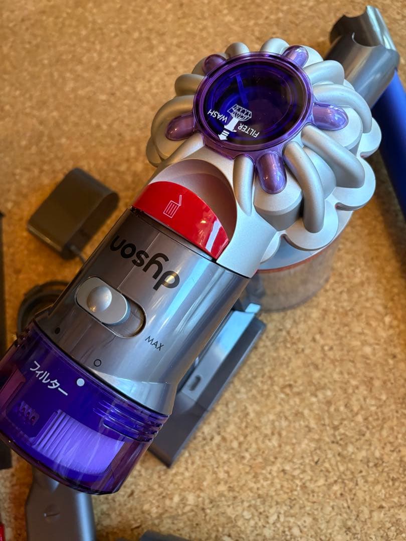 Dyson 掃除機(キャニスター)本体 付属品付き　sv25 【美品】