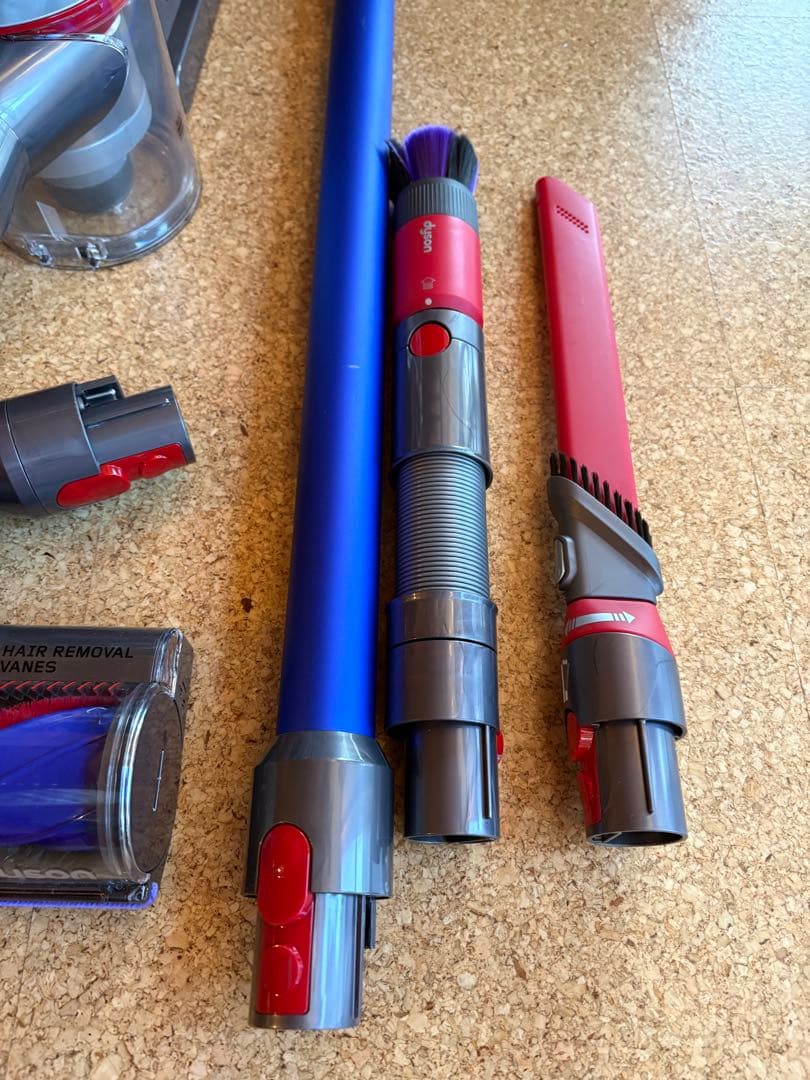 Dyson 掃除機(キャニスター)本体 付属品付き　sv25 【美品】