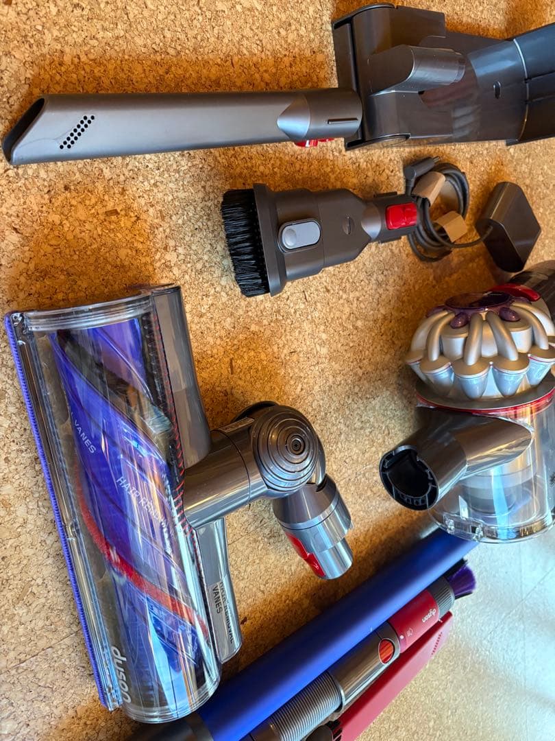 Dyson 掃除機(キャニスター)本体 付属品付き　sv25 【美品】