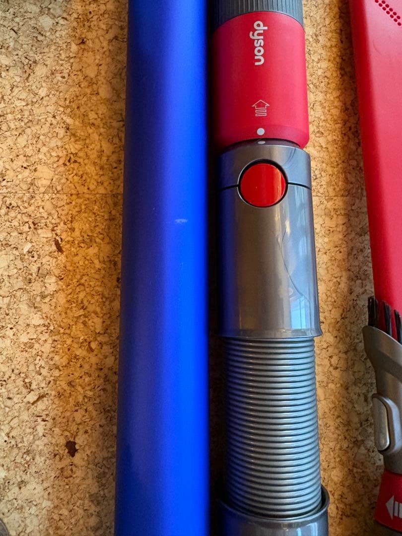 Dyson 掃除機(キャニスター)本体 付属品付き　sv25 【美品】