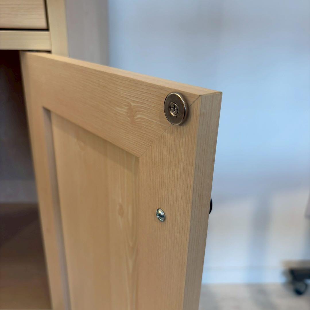 食器棚　白　上の扉磁石ないです。