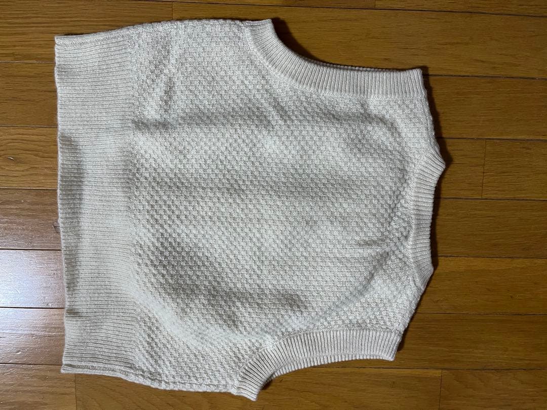 モンゴル産天然繊維ニットベスト　オフホワイト