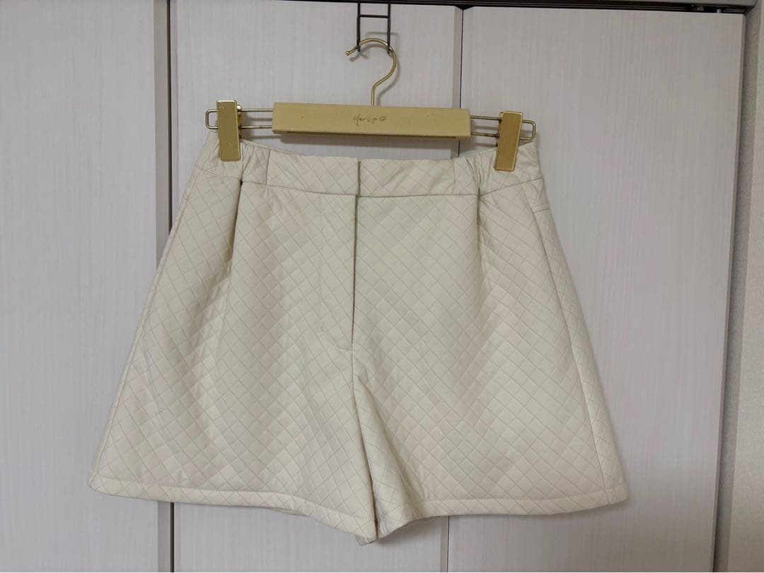 パンツ Herlipto Quilted Flare Bell Shorts