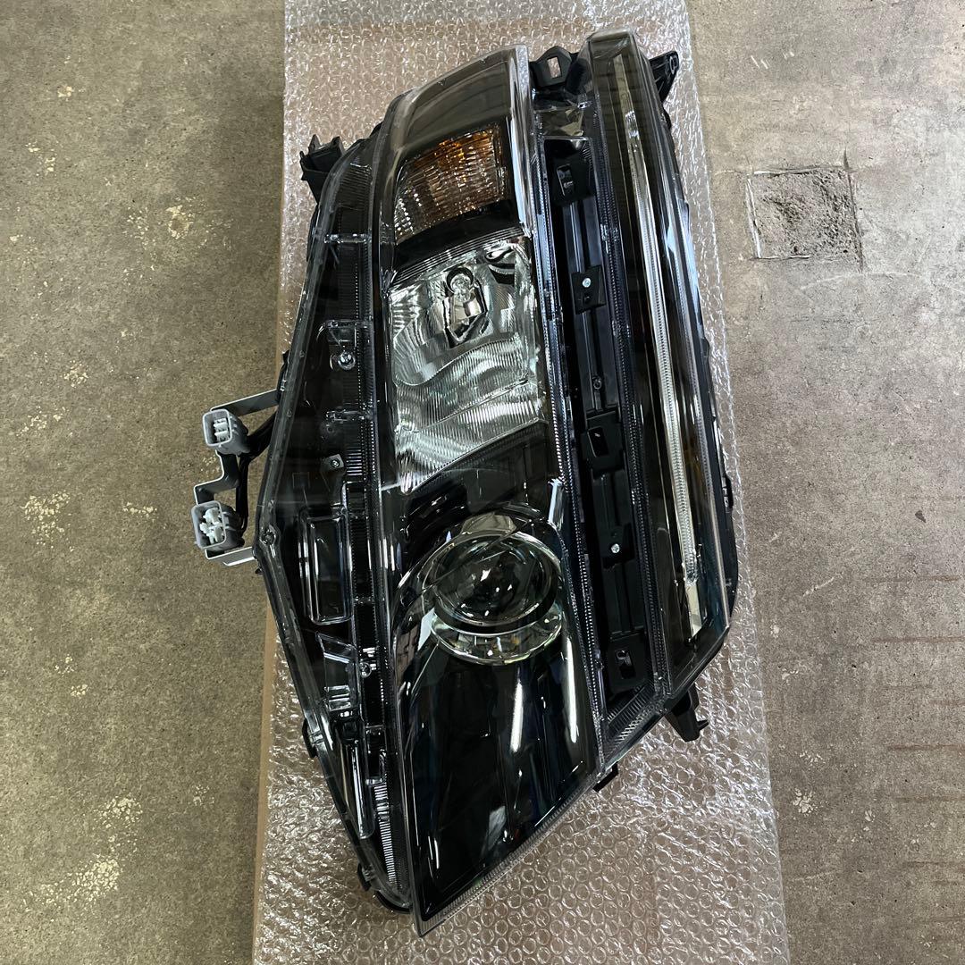 80 ヴォクシー 前期 ZWR ZRR80G 右 ヘッドライト